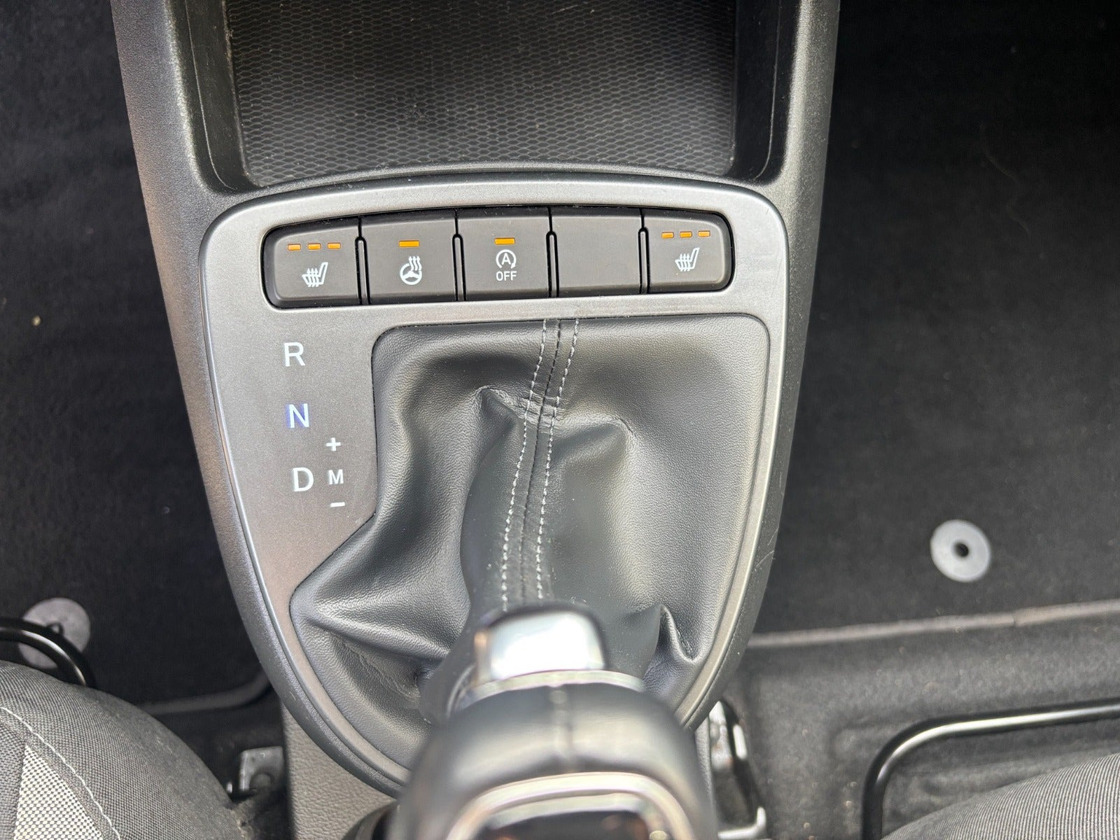 Hvid Hyundai i10 fra 2024