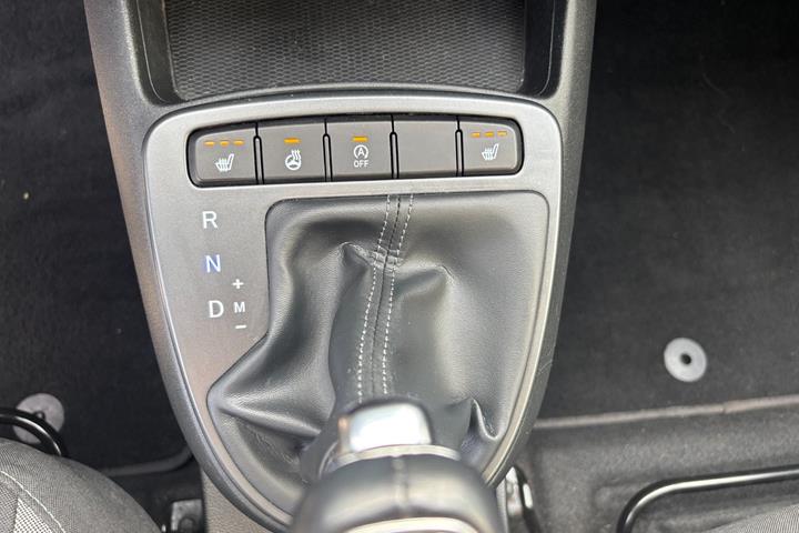 Hvid Hyundai i10 fra 2024