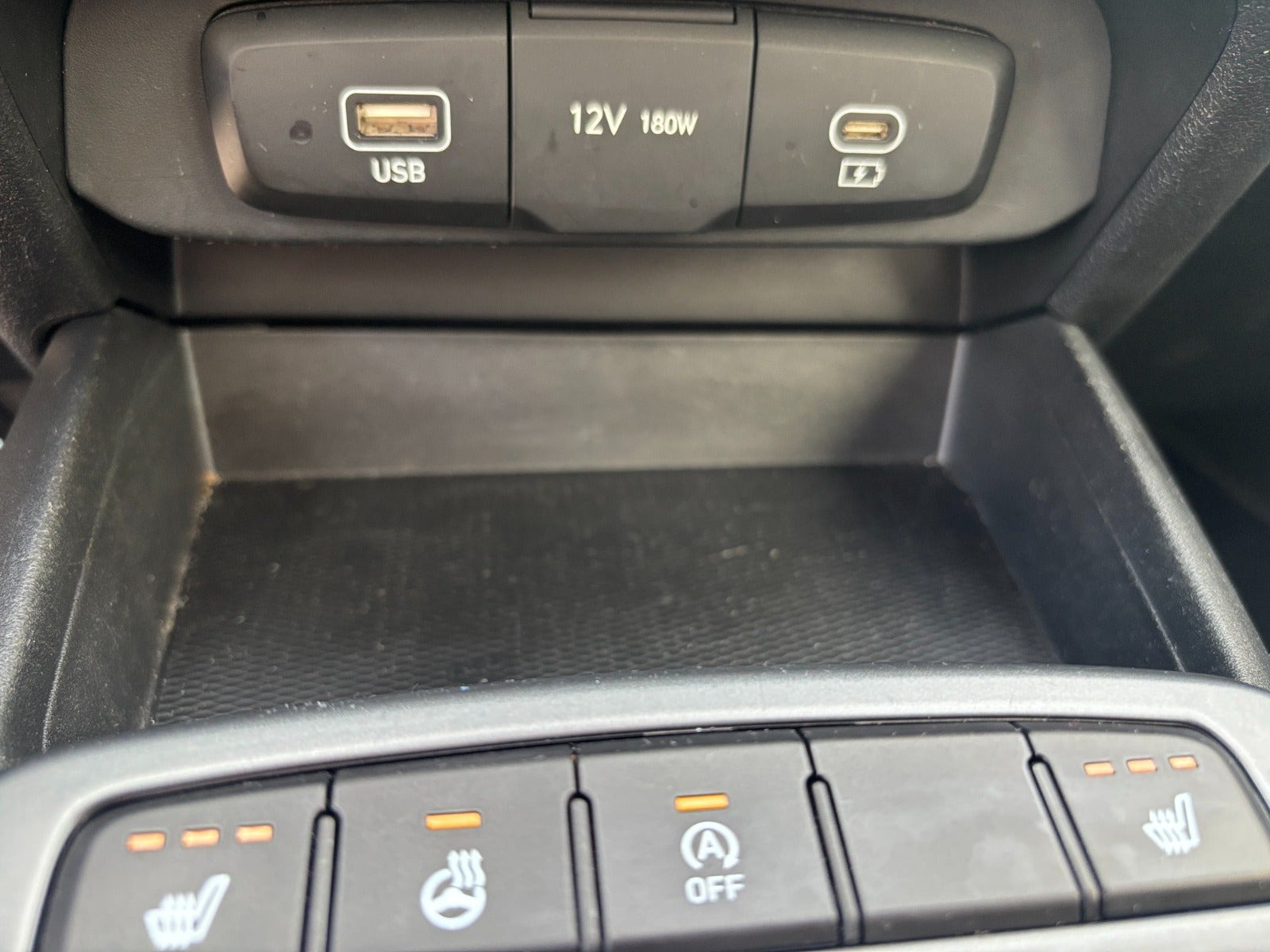 Hvid Hyundai i10 fra 2024