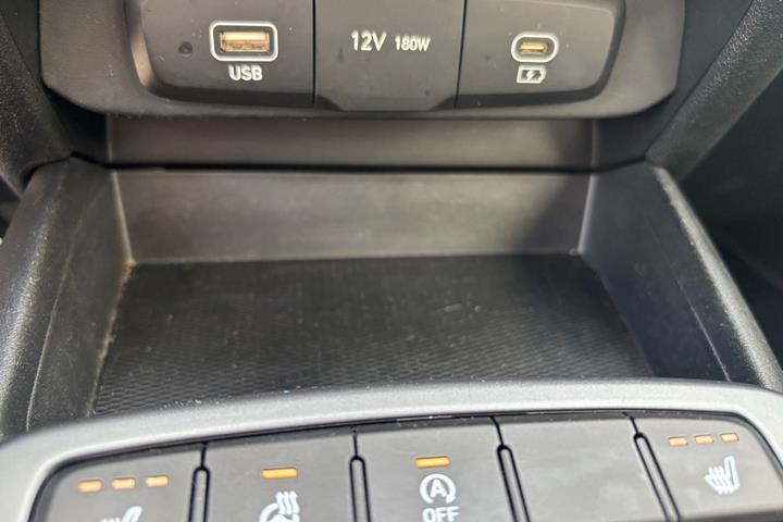 Hvid Hyundai i10 fra 2024
