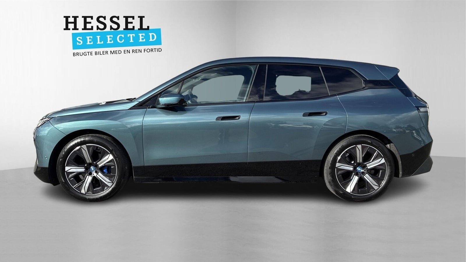 Blå BMW iX fra 2024