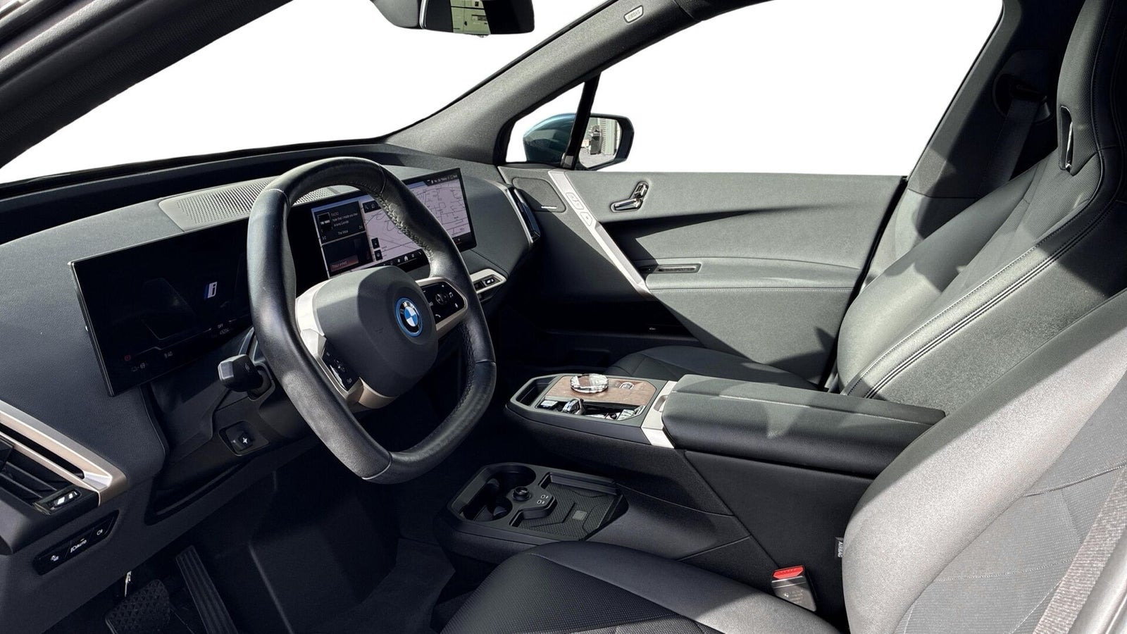 Blå BMW iX fra 2024