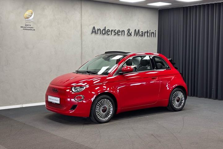 Rød Fiat 500e fra 2023