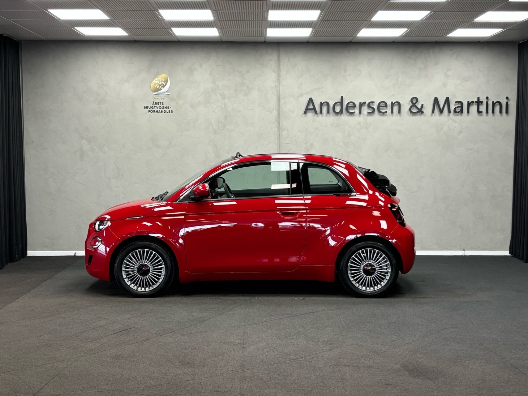 Rød Fiat 500e fra 2023