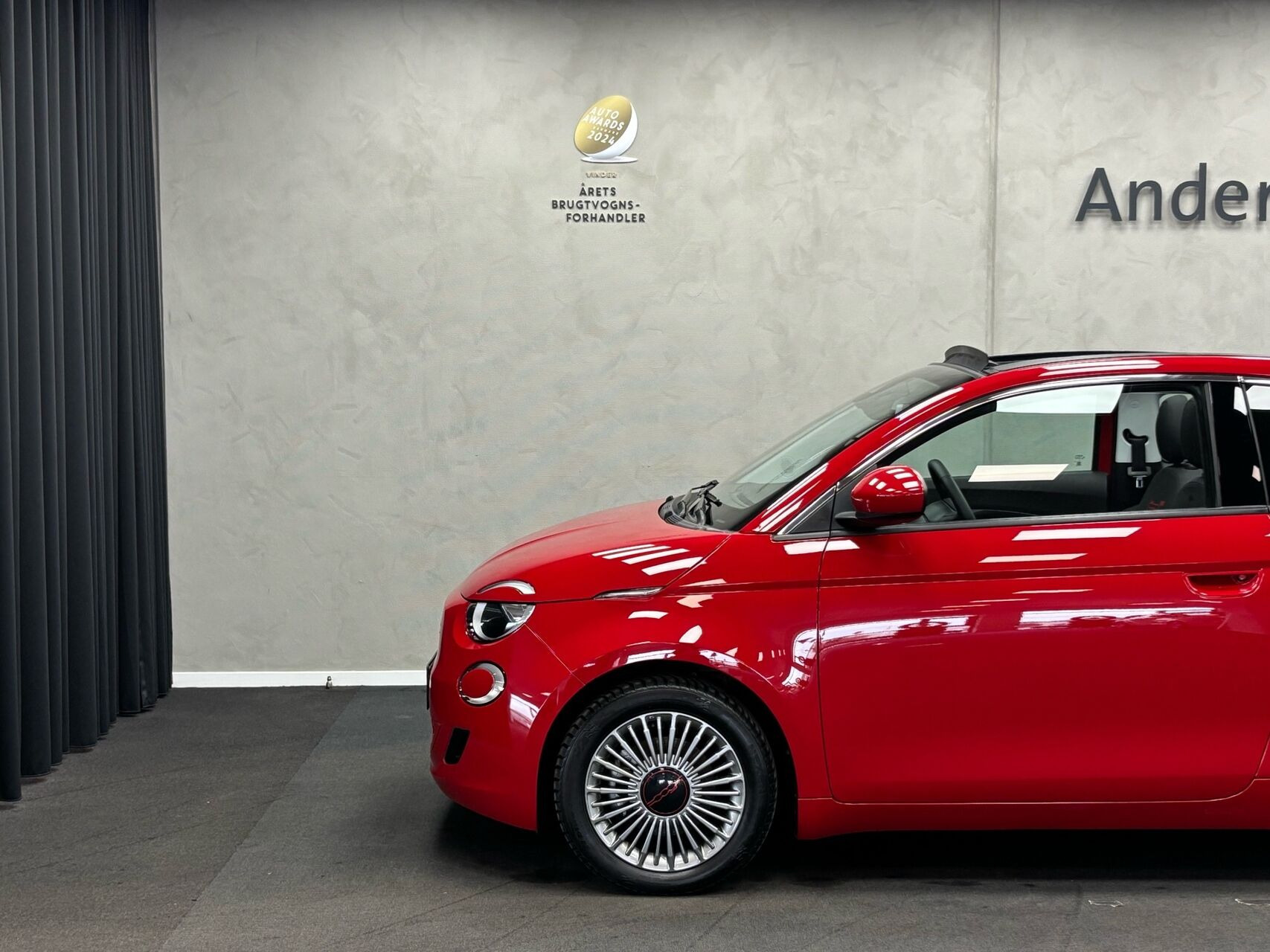 Rød Fiat 500e fra 2023
