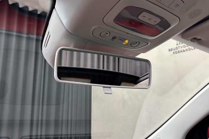 Rød Fiat 500e fra 2023