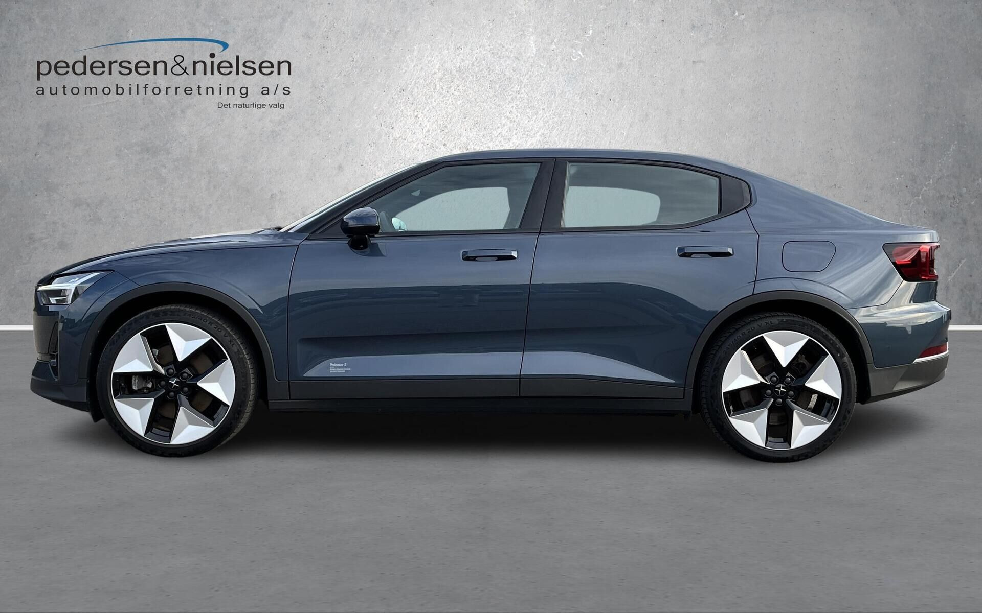 Blå Polestar 2 fra 2023