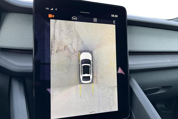 Blå Polestar 2 fra 2023