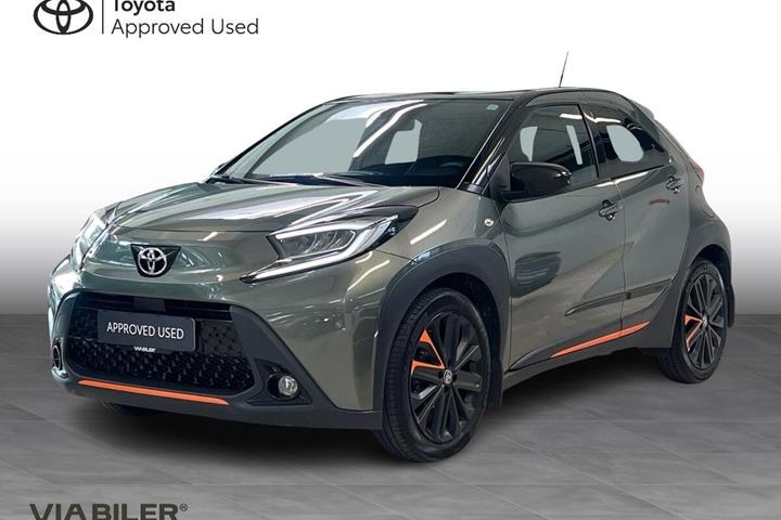 Grøn Toyota Aygo X fra 2022 set udefra