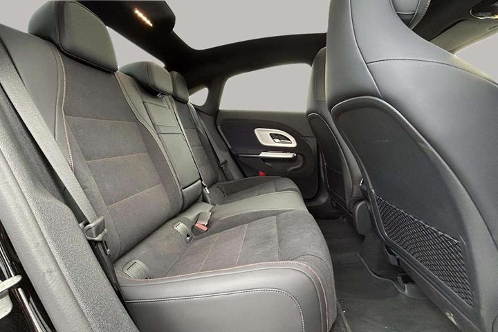 Sort Mercedes CLA250+ fra 2025