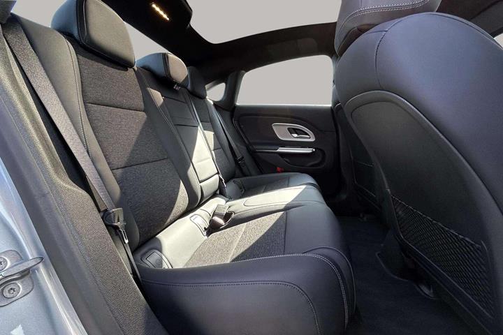 Sølv Mercedes CLA250+ fra 2026