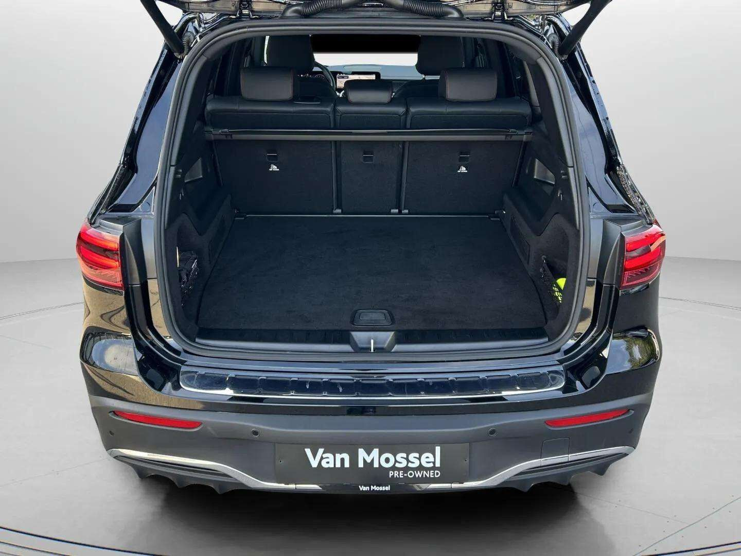 Sort Mercedes EQB250+ fra 2025