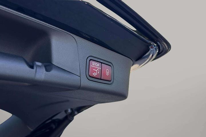 Sort Mercedes EQB250+ fra 2025