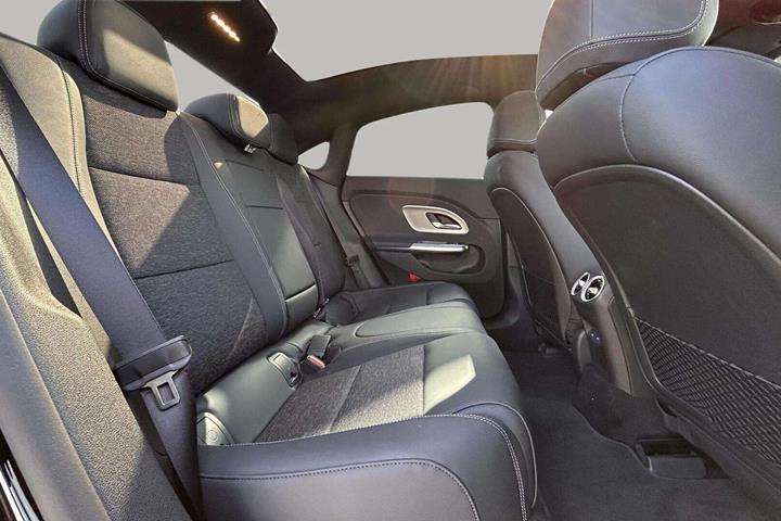 Sort Mercedes CLA250+ fra 2025