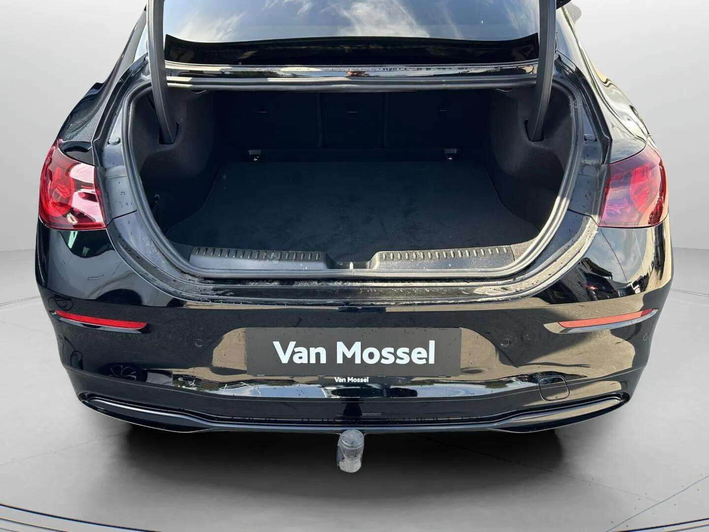 Sort Mercedes CLA250+ fra 2025