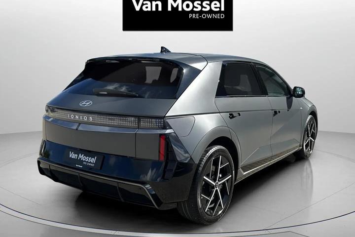 Grå Hyundai Ioniq 5 fra 2025