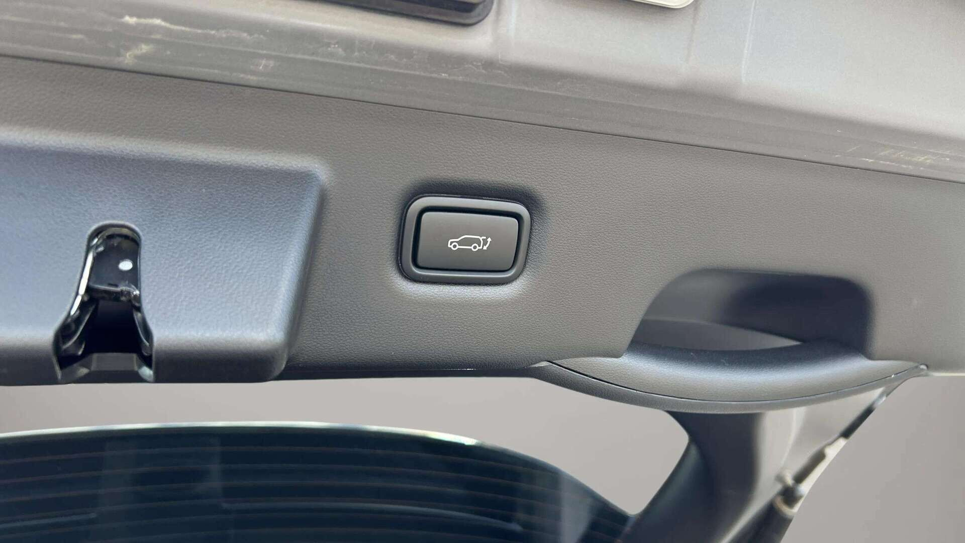 Grå Hyundai Ioniq 5 fra 2025