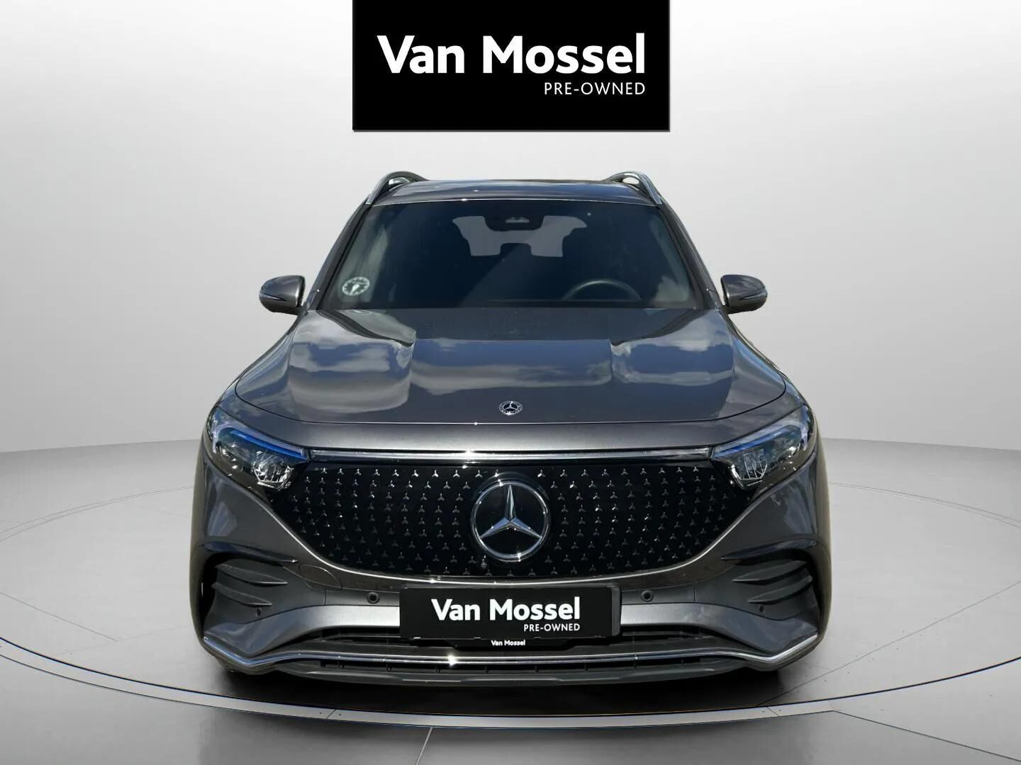 Grå Mercedes EQB250+ fra 2025