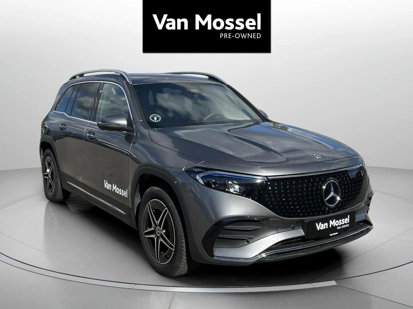 Grå Mercedes EQB250+ fra 2025