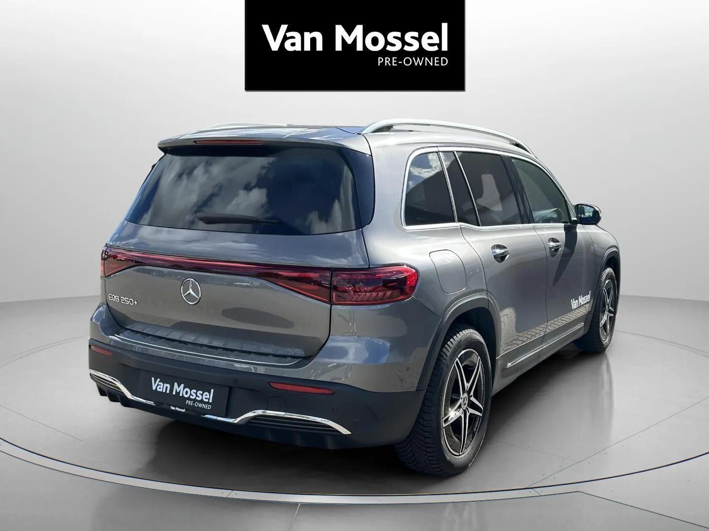 Grå Mercedes EQB250+ fra 2025