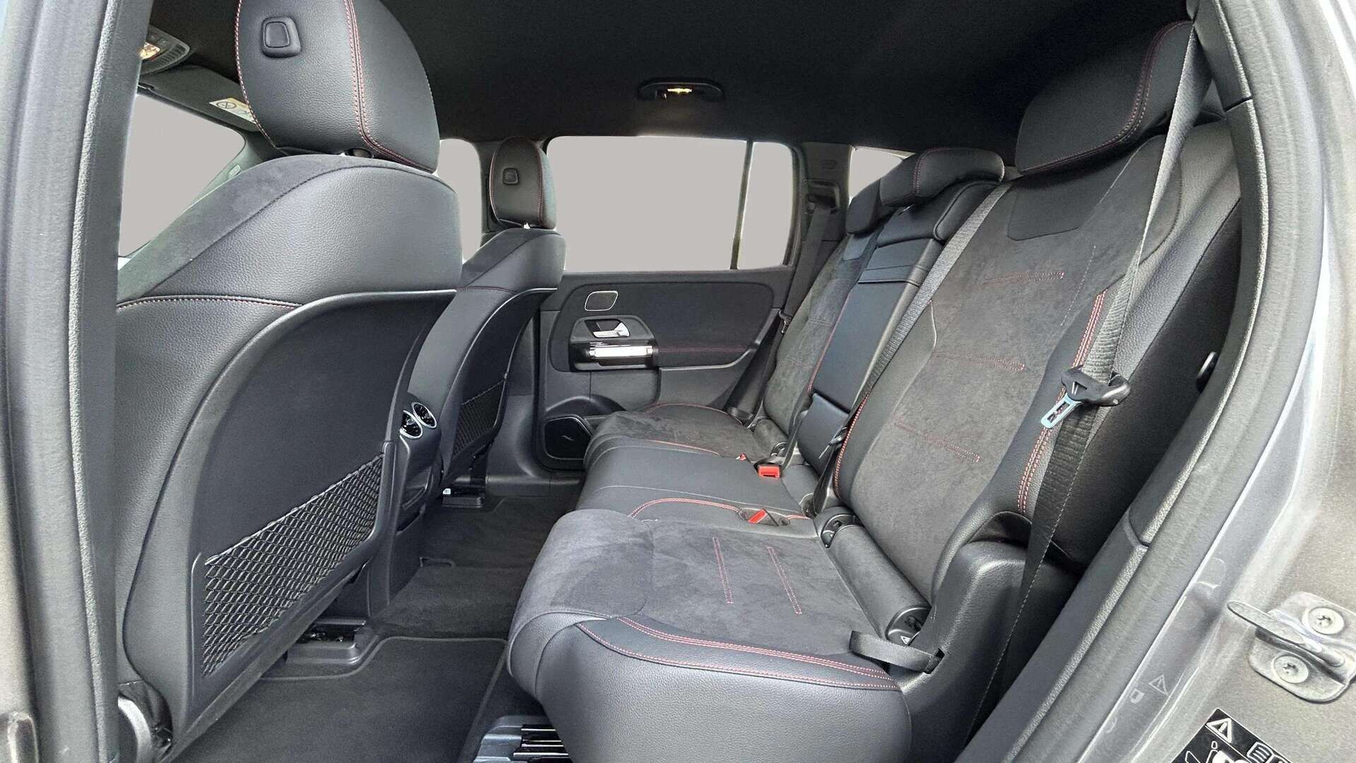 Grå Mercedes EQB250+ fra 2025
