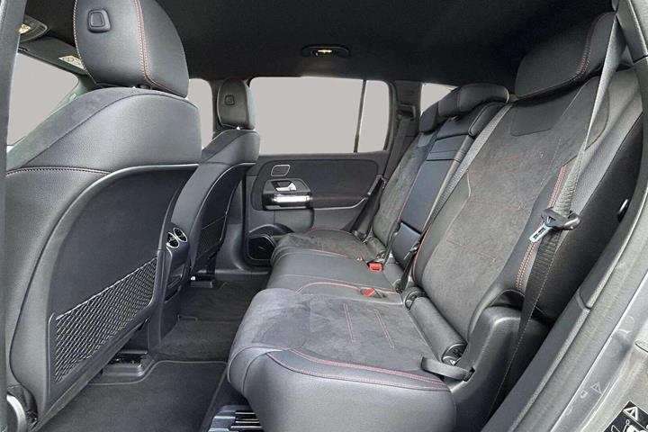 Grå Mercedes EQB250+ fra 2025