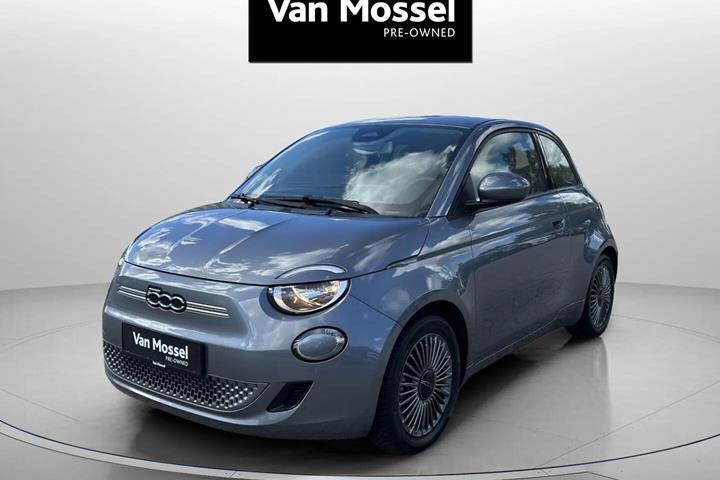Grå Fiat 500e fra 2022