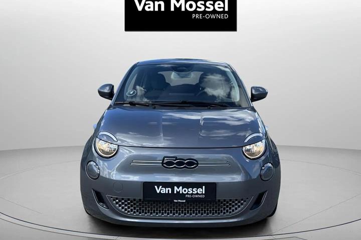 Grå Fiat 500e fra 2022