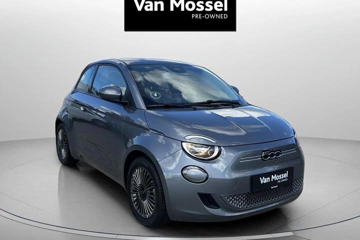 Grå Fiat 500e fra 2022