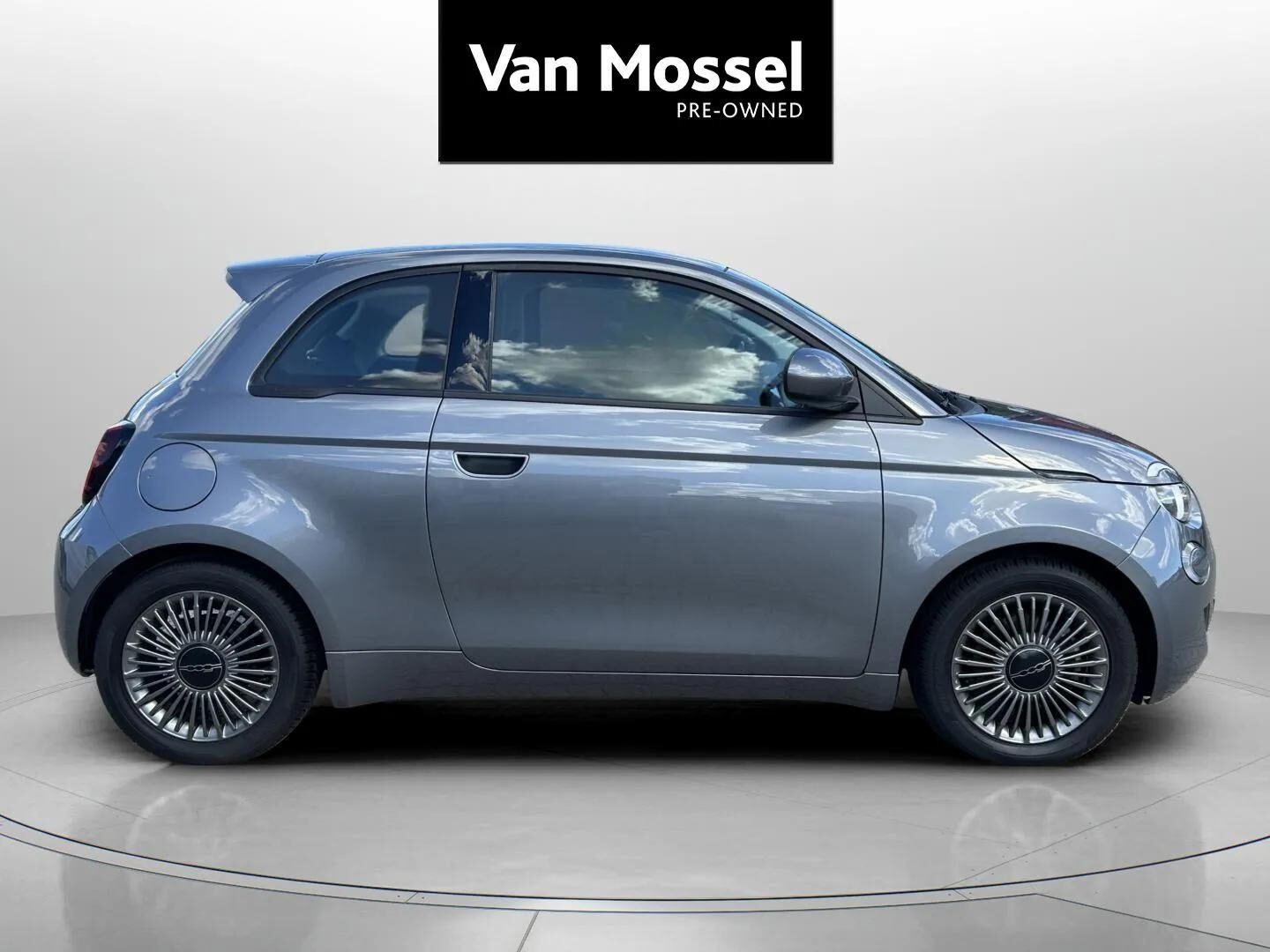 Grå Fiat 500e fra 2022