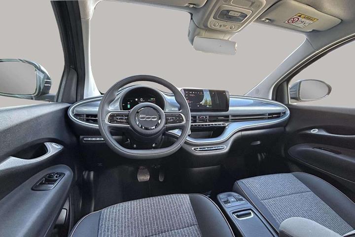 Grå Fiat 500e fra 2022