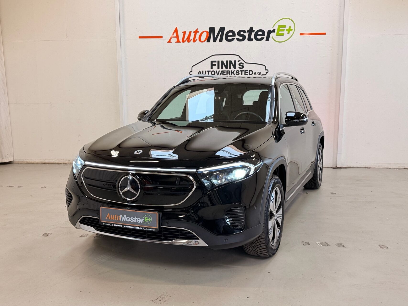Sort Mercedes EQB250+ fra 2023