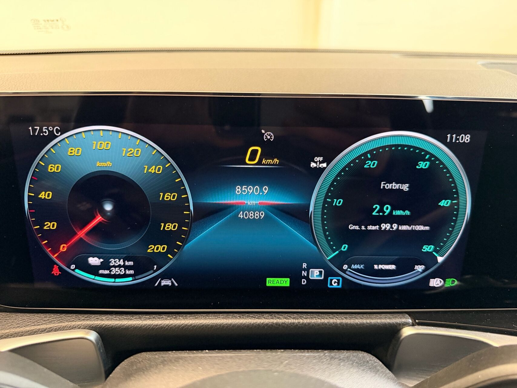 Sort Mercedes EQB250+ fra 2023