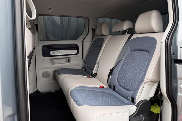 Sølv VW ID.Buzz fra 2024