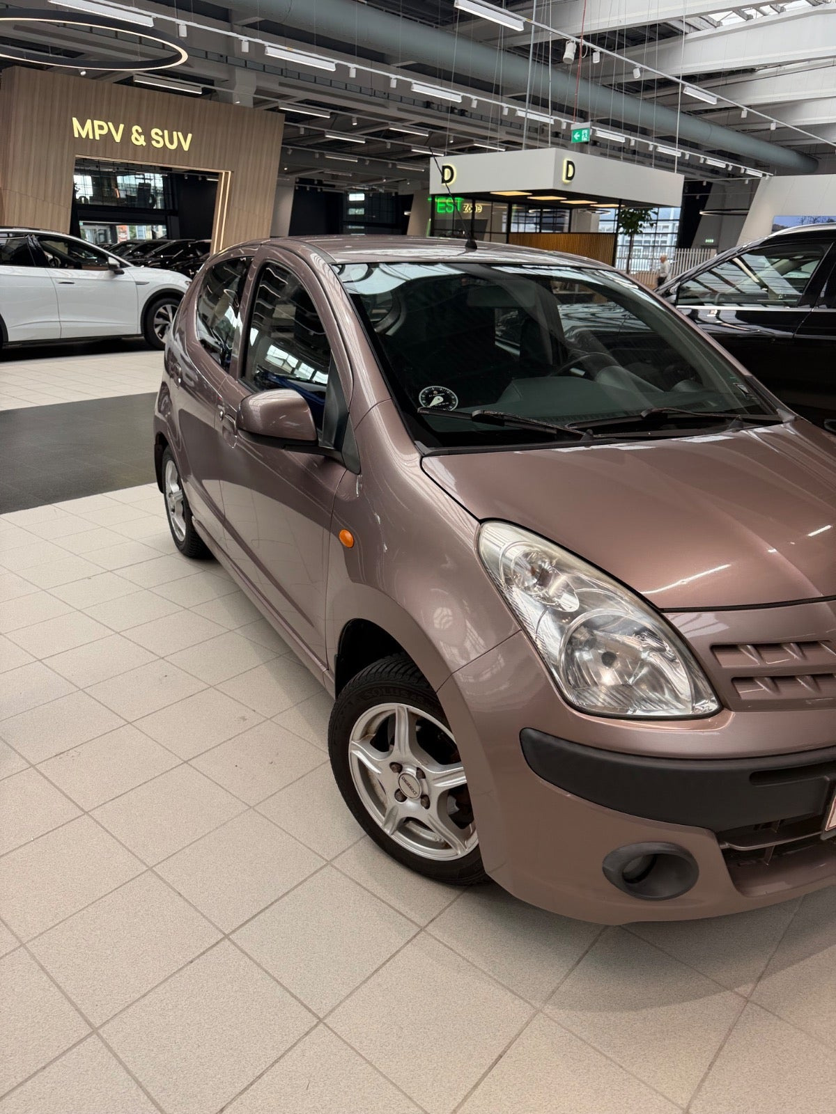 Orange Nissan Pixo fra 2010