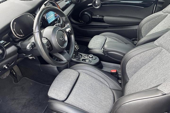 Hvid Mini Cooper SE fra 2022