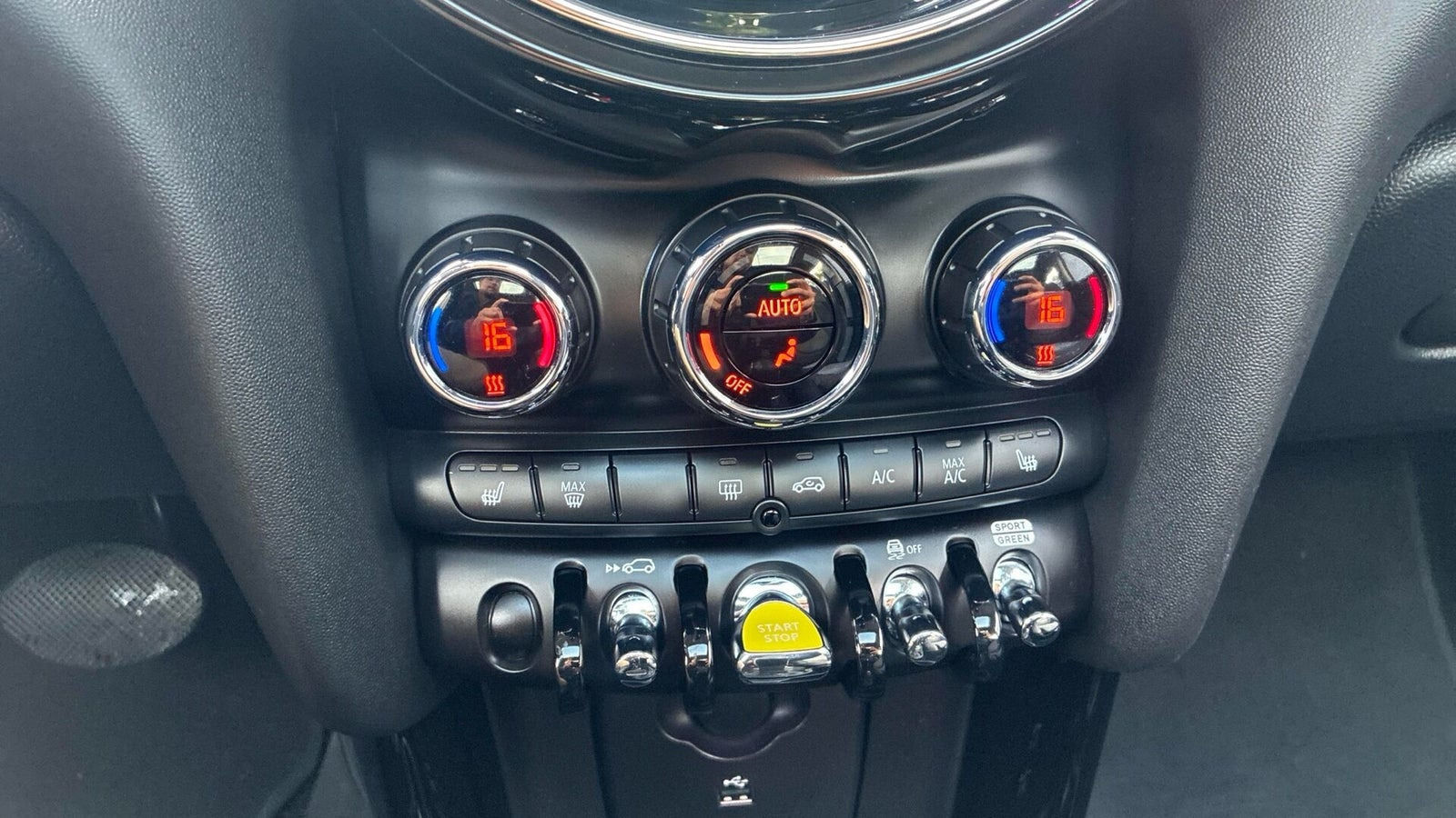 Hvid Mini Cooper SE fra 2022