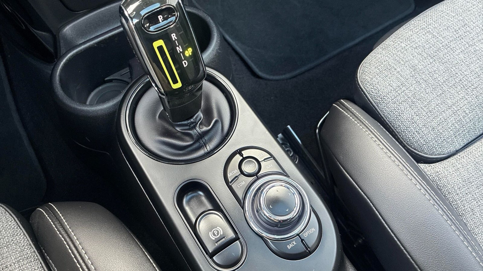 Hvid Mini Cooper SE fra 2022