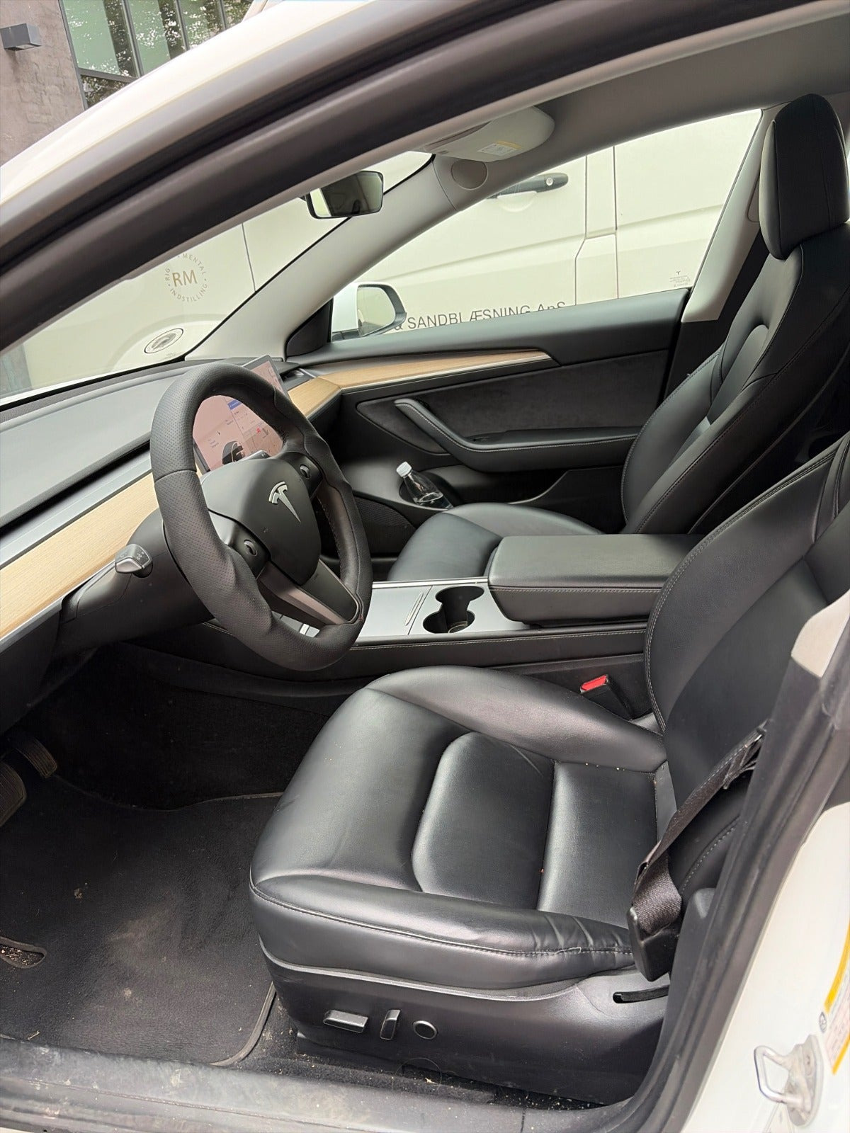 Hvid Tesla Model 3 fra 2021