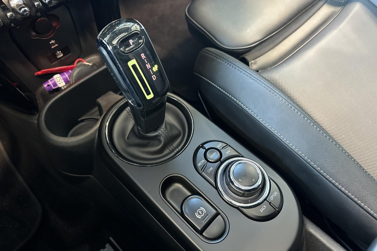 Hvid Mini Cooper SE fra 2023
