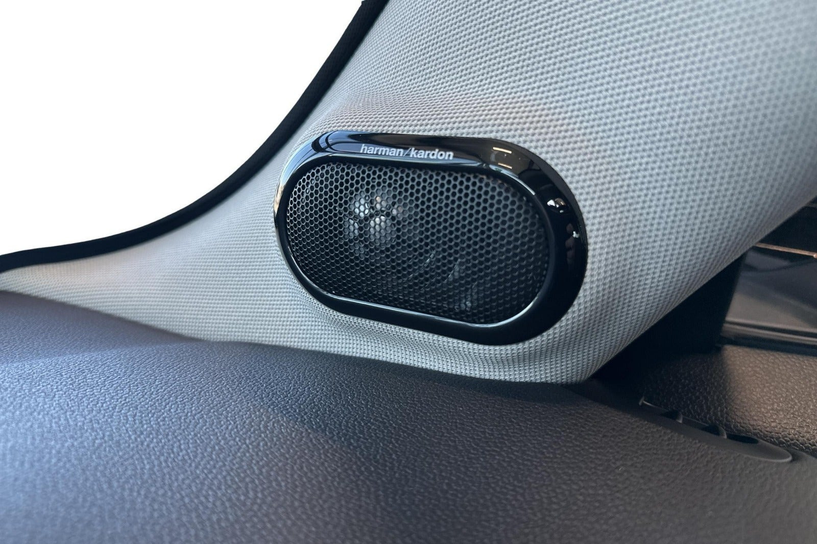 Hvid Mini Cooper SE fra 2023