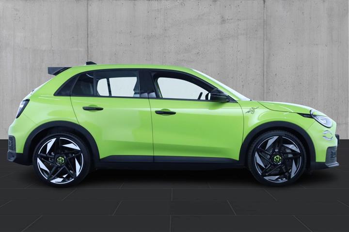 Grøn Abarth 600e fra 2026