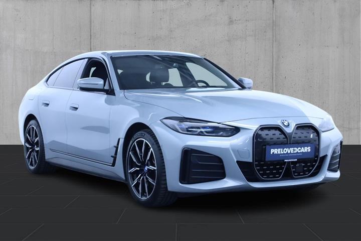 Grå BMW i4 fra 2023