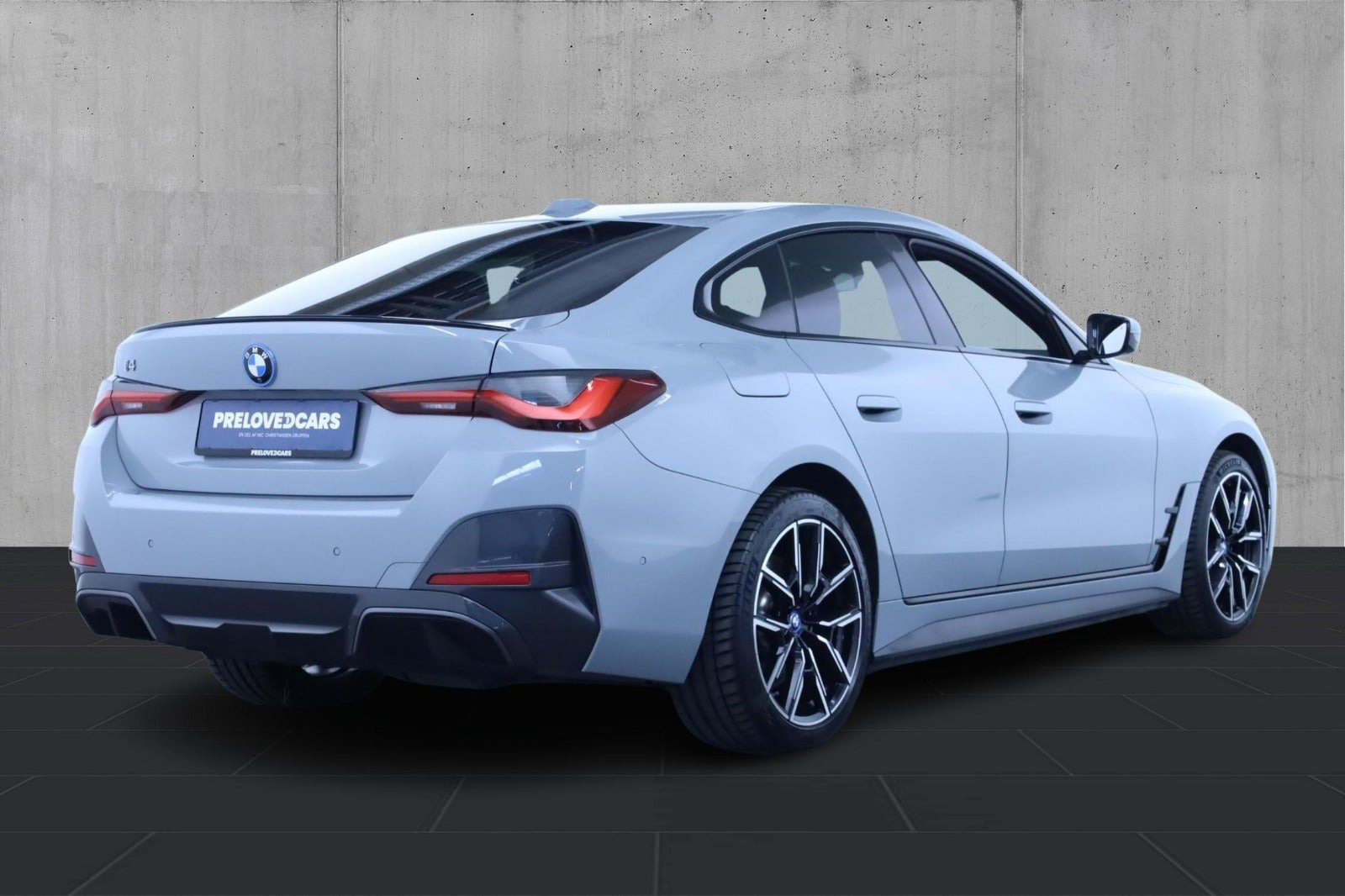 Grå BMW i4 fra 2023