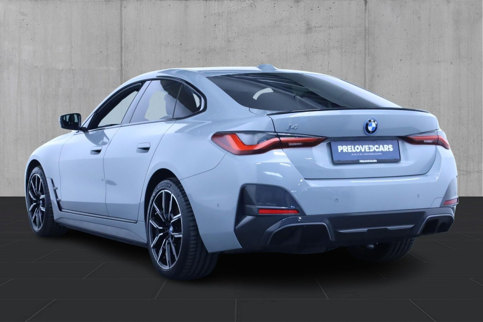 Grå BMW i4 fra 2023