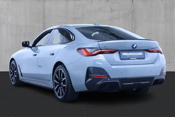 Grå BMW i4 fra 2023