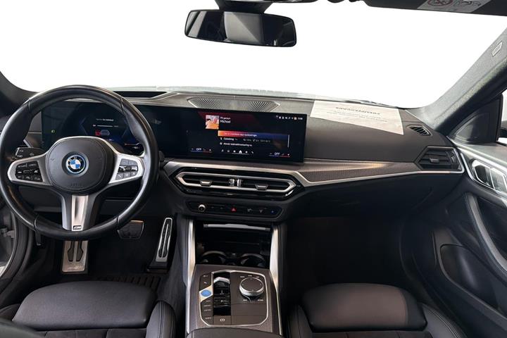 Grå BMW i4 fra 2023