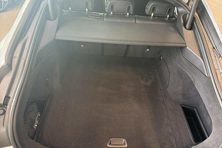 Grå BMW i4 fra 2023