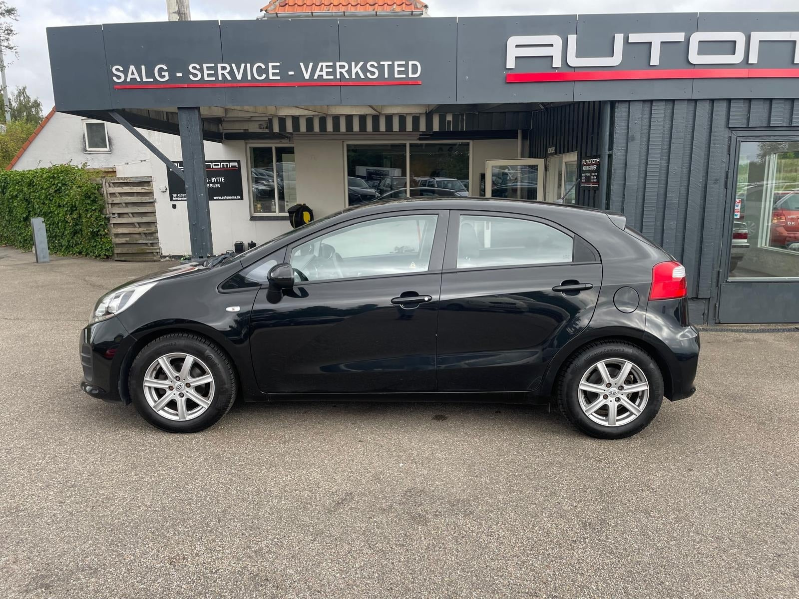 Grøn Kia Rio fra 2016