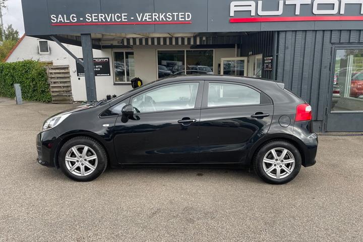 Grøn Kia Rio fra 2016